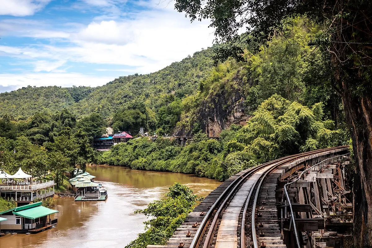 เส้นทางรถไฟสายมรณะ - จ.กาญจนบุรี (ที่มา: วิกิพีเดีย)