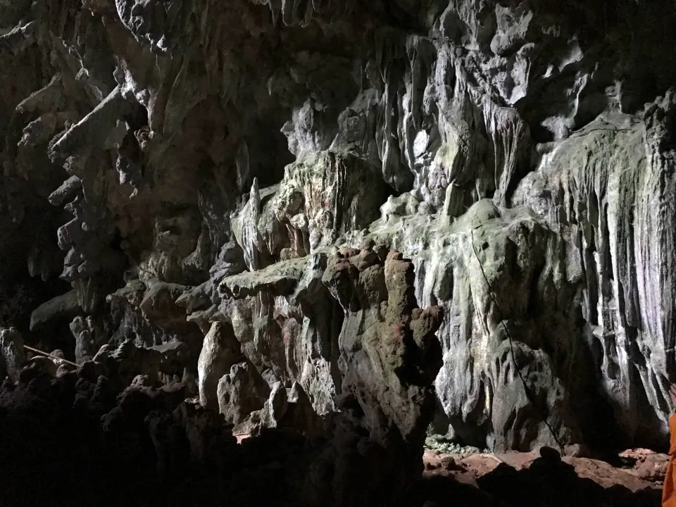 วนอุทยานถ้ำหลวง ขุนน้ำนางนอน อำเภอแม่สาย (แหล่งที่มาของภาพ: WoWVal/Wongnai)