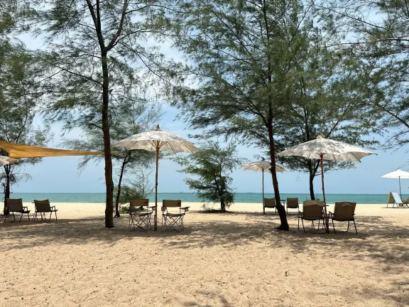 หาดแหลมเจริญ จังหวัดระยอง (แหล่งที่มาของภาพ: Wongnai)