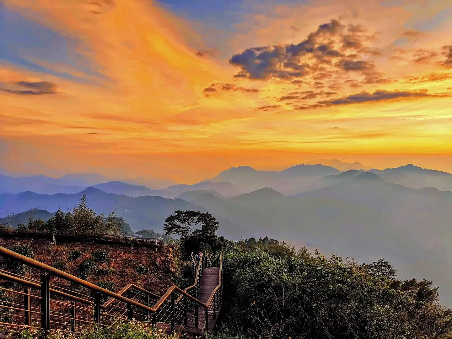 臺灣嘉義二延平步道的壯麗夕陽