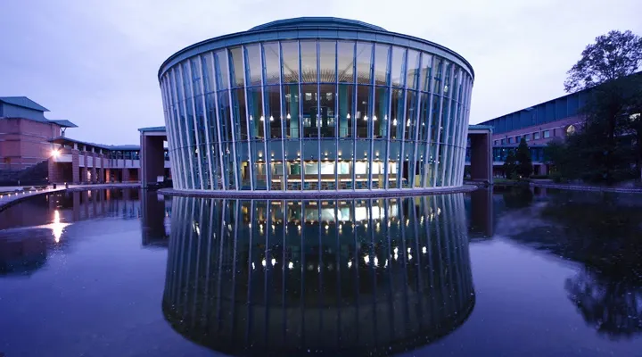 高知県,香美市,高知工科大学香美キャンパス,附属情報図書館