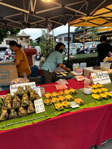 ถนนคนเดินลำพูน - ลำพูน : ร้านขายจิ้นส้มและไข่ป่าม (Source: EakSarawut/Wongnai)