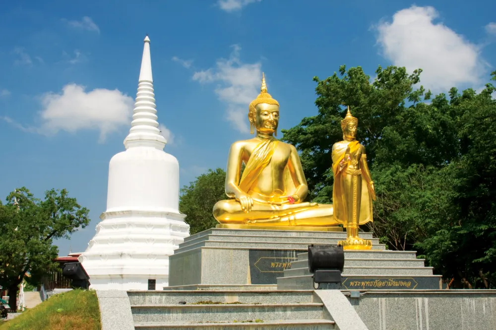 อำเภอบางปลาม้า : วัดลาดสิงห์ (Source: การท่องเที่ยวแห่งประเทศไทย)