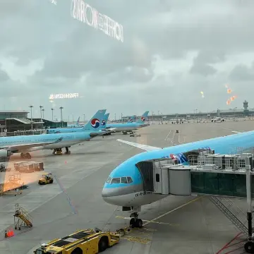Airplane in Seoul