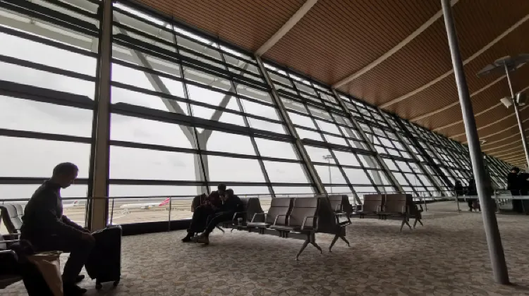 Shanghai Pudong International Airport, Source: Photo by Lim on Unsplash