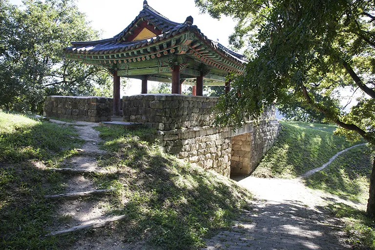 공주 공산성   (출처: 백제역사유적지구디지털아카이브)