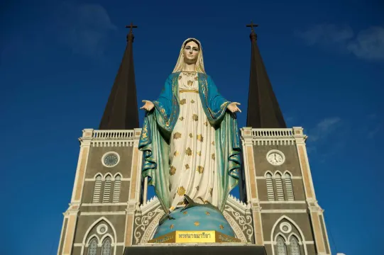 อำเภอขลุง : อาสนวิหารพระนางมารีอาปฏิสนธินิรมล (Source: การท่องเที่ยวแห่งประเทศไทย)