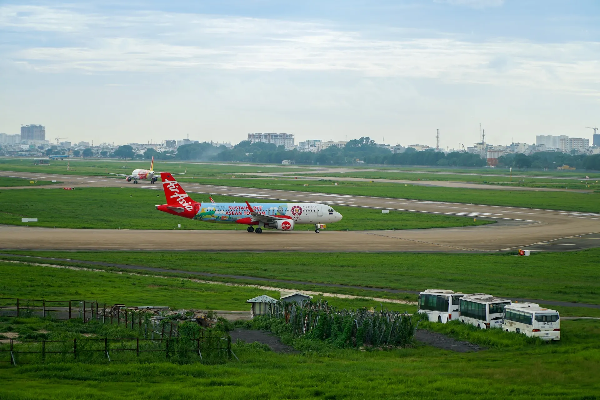 Tan Son Nhat International Airport. Source: Photo by Trung Cao on Unsplash