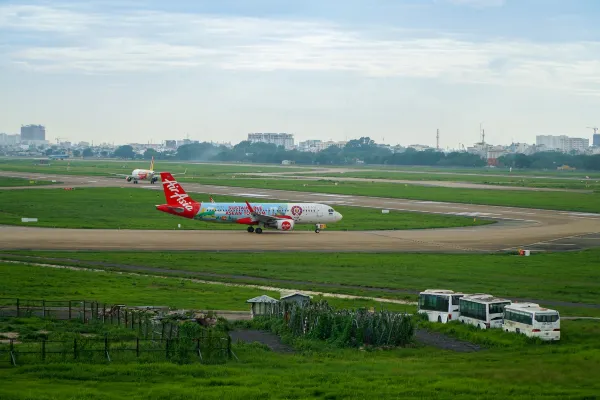 Tan Son Nhat International Airport, Source: Photo by Trung Cao on Unsplash