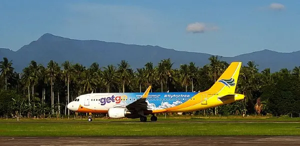 An airplane taxing on runway of Labo Airport. Source: Photo by Patrick / discoverthephilippines.com