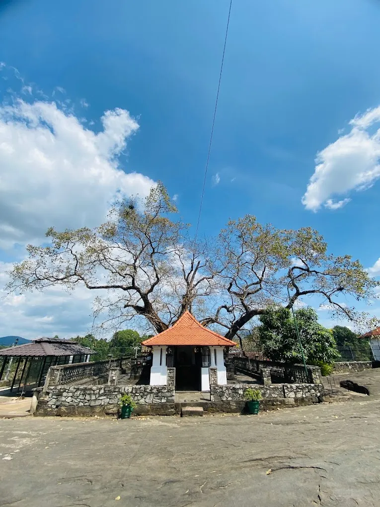 Gadaladeniya Temple, Pilimathalawa