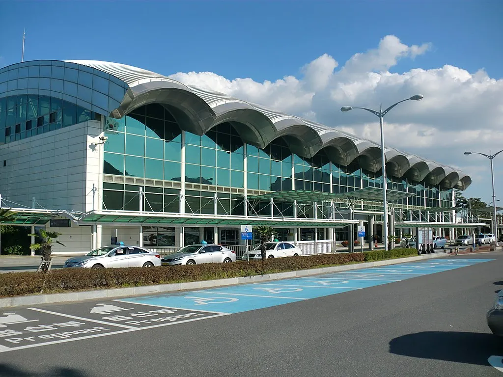 Yeosu Airport, Yeosu City. Source: Photo by hyolee2/Wikipedia