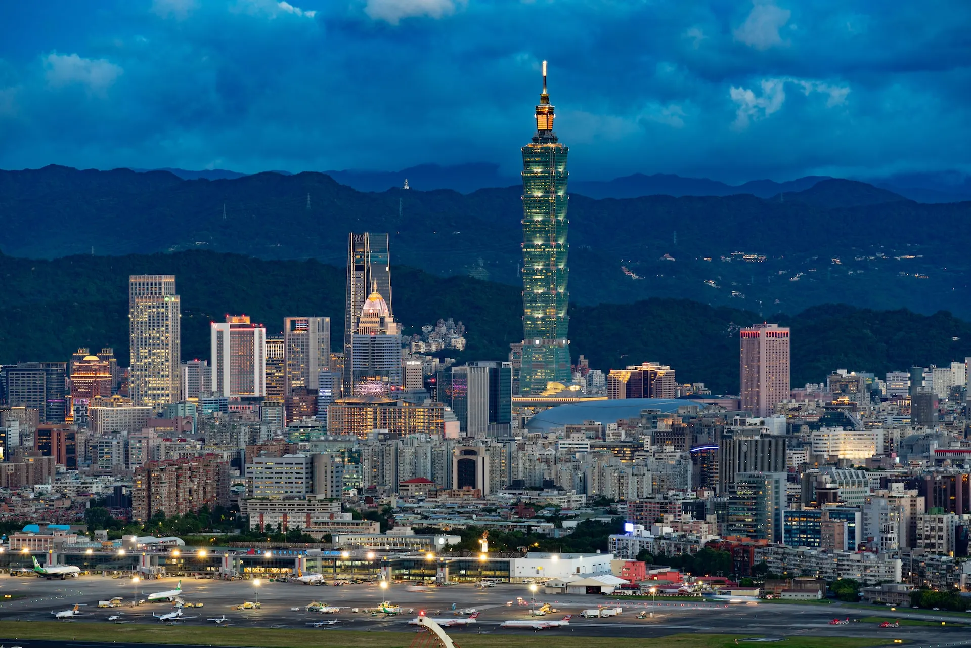 Taipei Songshan Airport, Source: Photo by Timo Volz on Unsplash