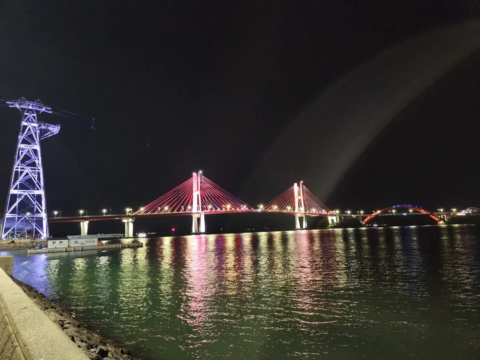 삼천포대교공원 : 출처(naver.com @aquamarin110)