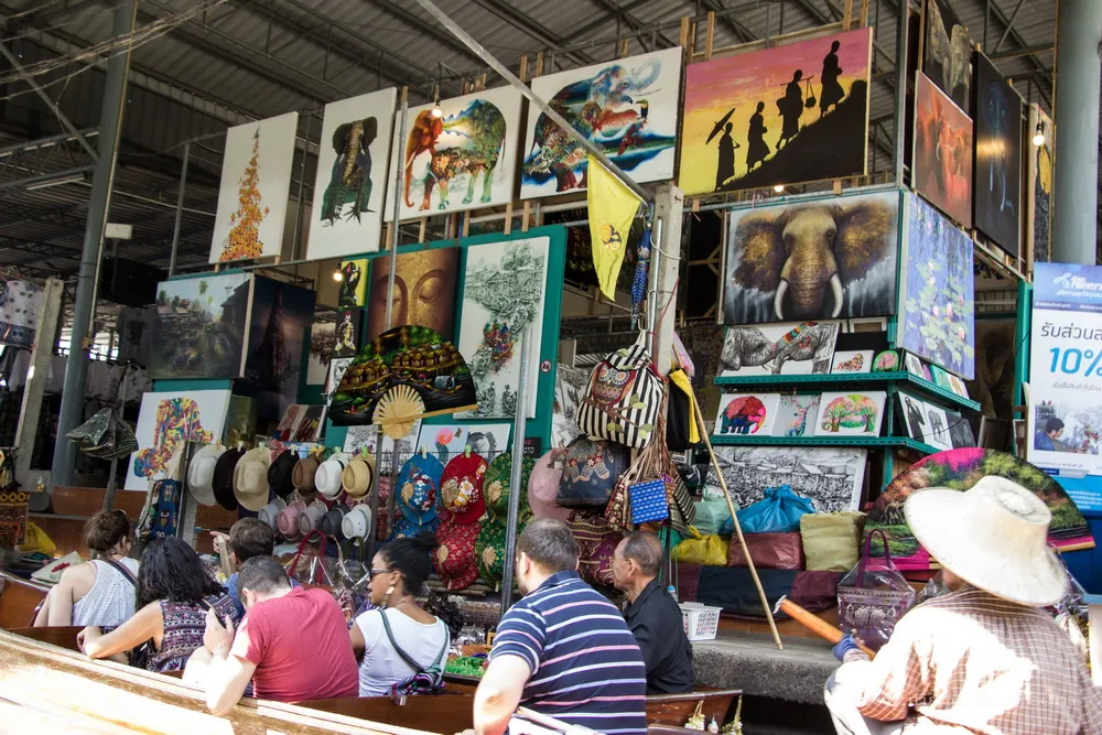 ตลาดน้ำดำเนินสะดวก - ดำเนินสะดวก ราชบุรี : ร้านขายของที่ระลึก (Source: เที่ยวราชบุรี)