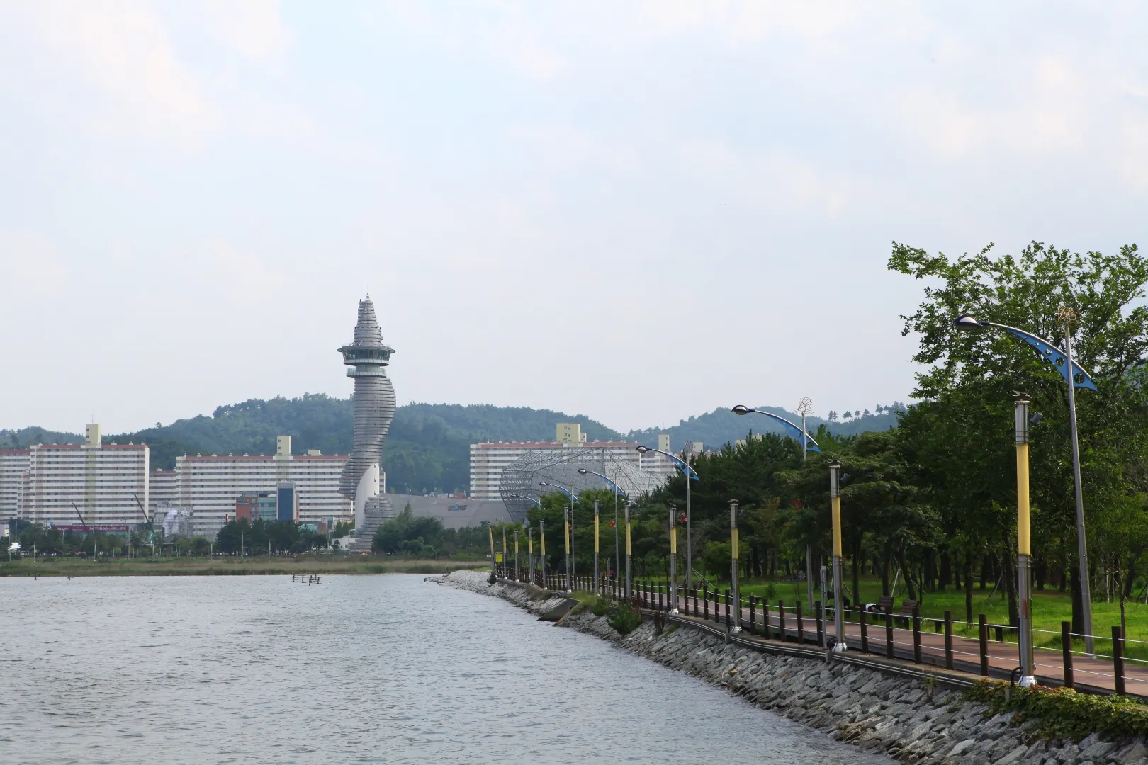 속초 청초호의 전경 (출처: 한국관광공사)