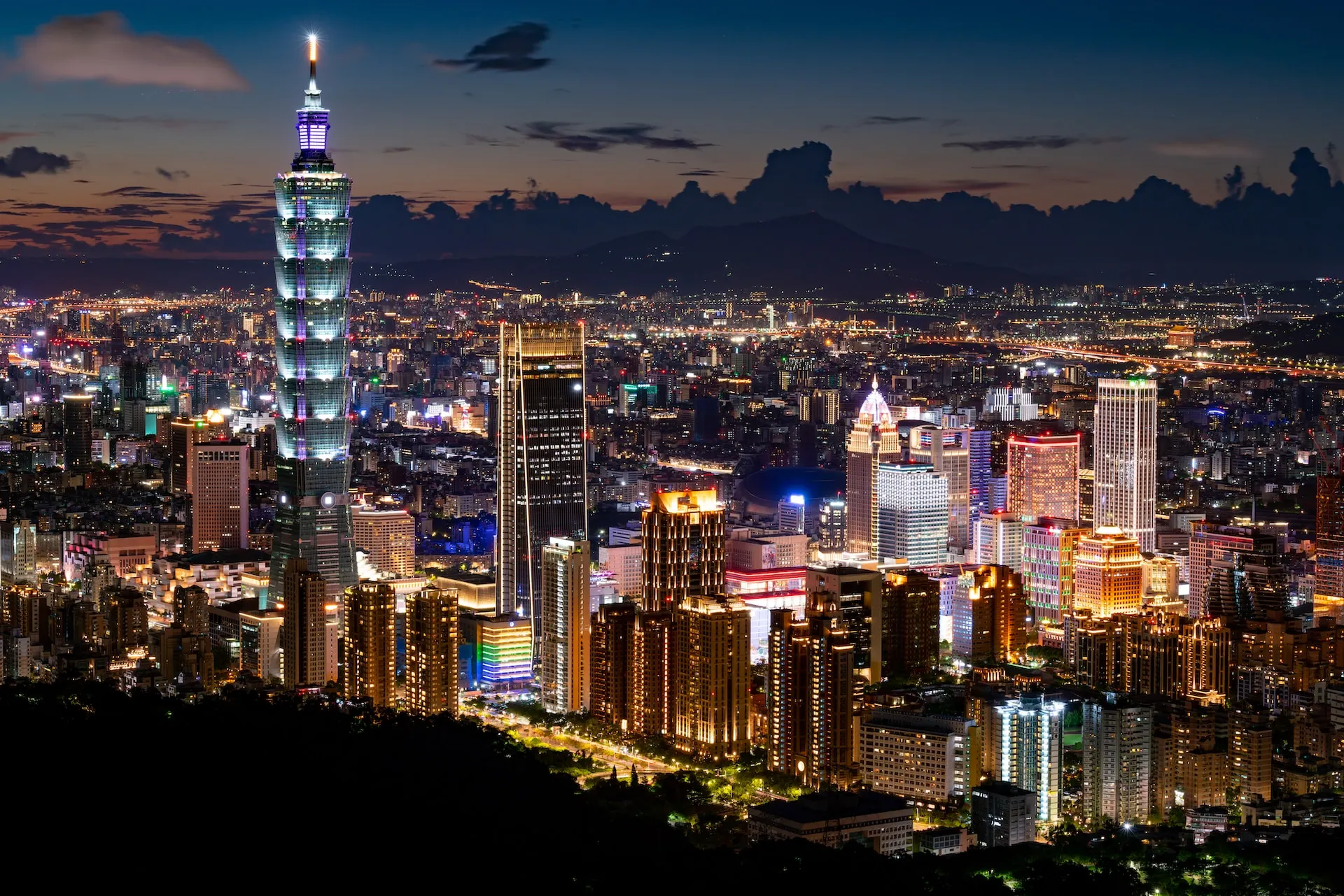 Night in Taipei, Source: Photo by Timo Volz on Unsplash