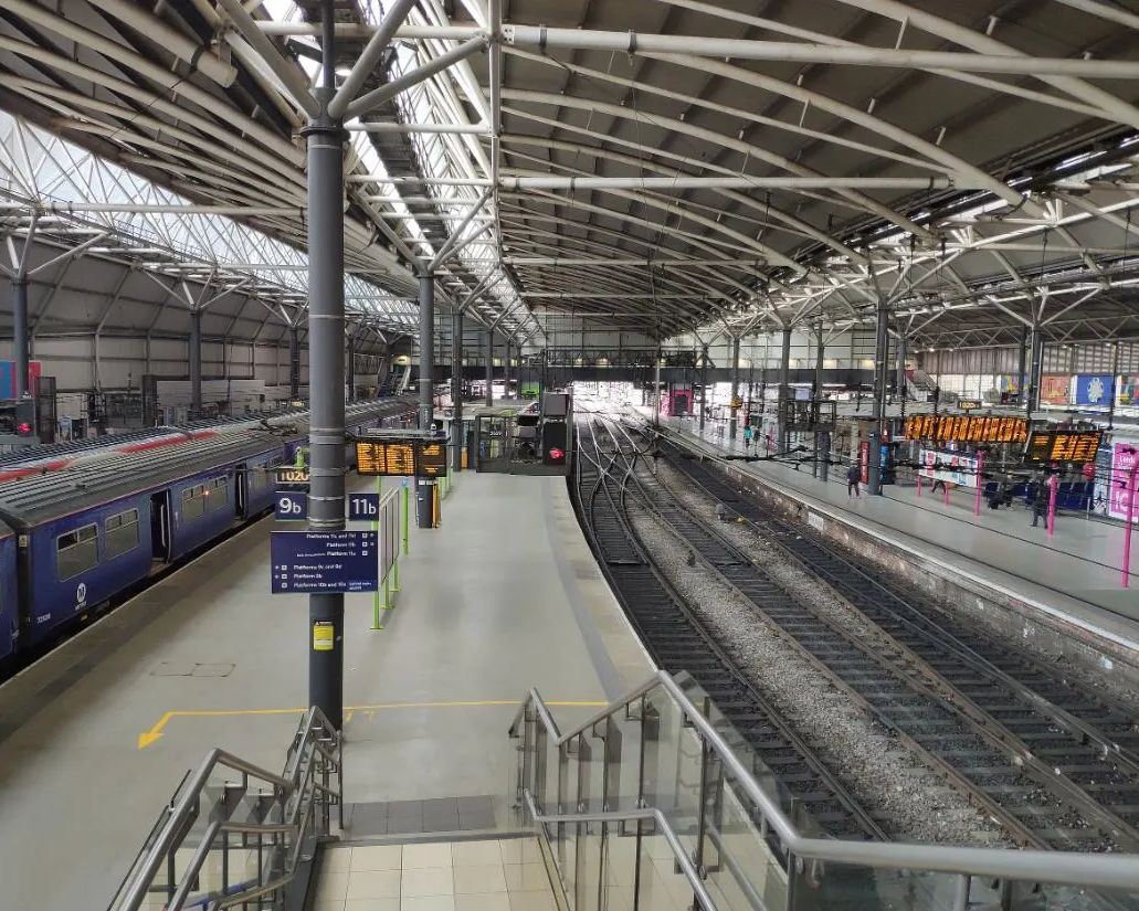 How to read UK train departure boards?