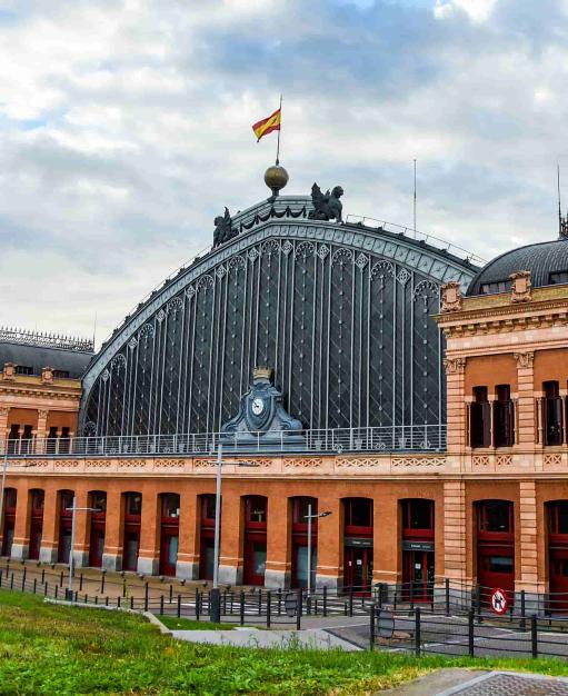 What routes and destinations do Avlo and OUIGO offer in Spain?