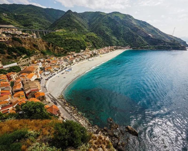 Rotte e spiagge della Costa Tirrenica in treno