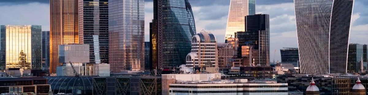Getting the train to LSE: Nearest station, routes & student travel guide