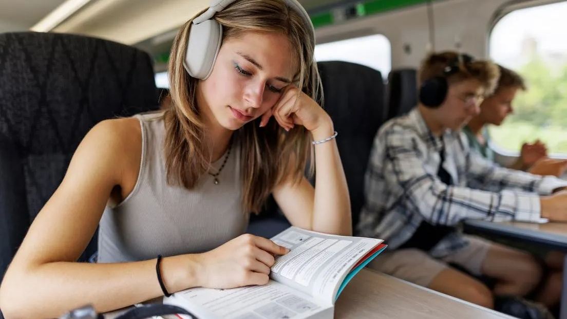 student train tavel