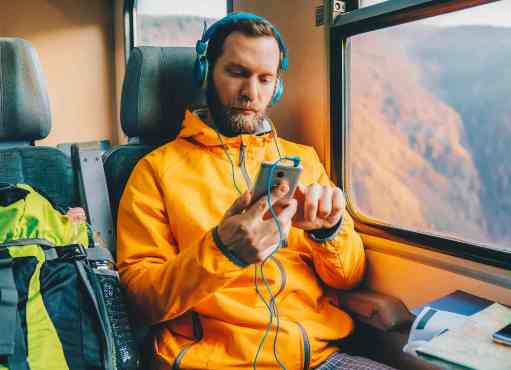 Wi-Fi and connectivity: Do both offer free Wi-Fi?