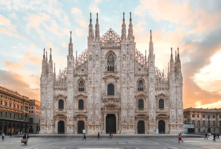 <a href="/italy-destination/trains-to-milan">Trenes a Milán</a>