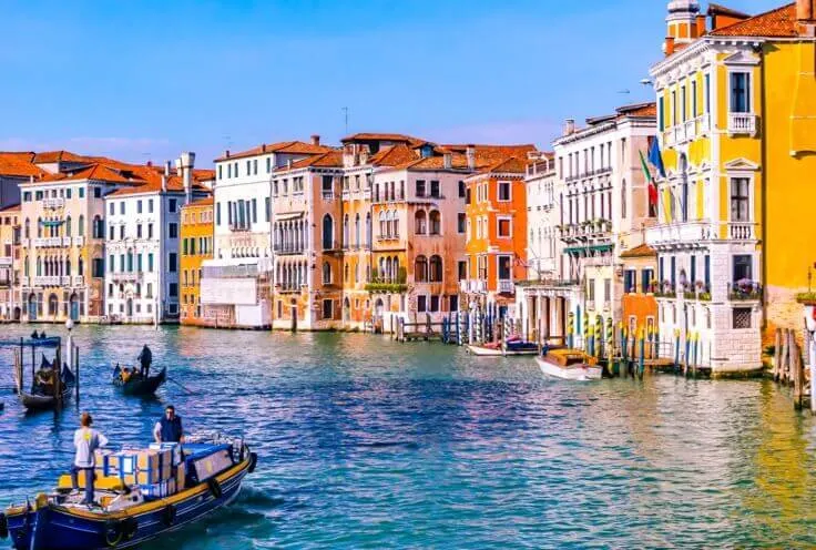 <a href="/italy-destination/trains-to-venice">Trenes a Venecia</a>