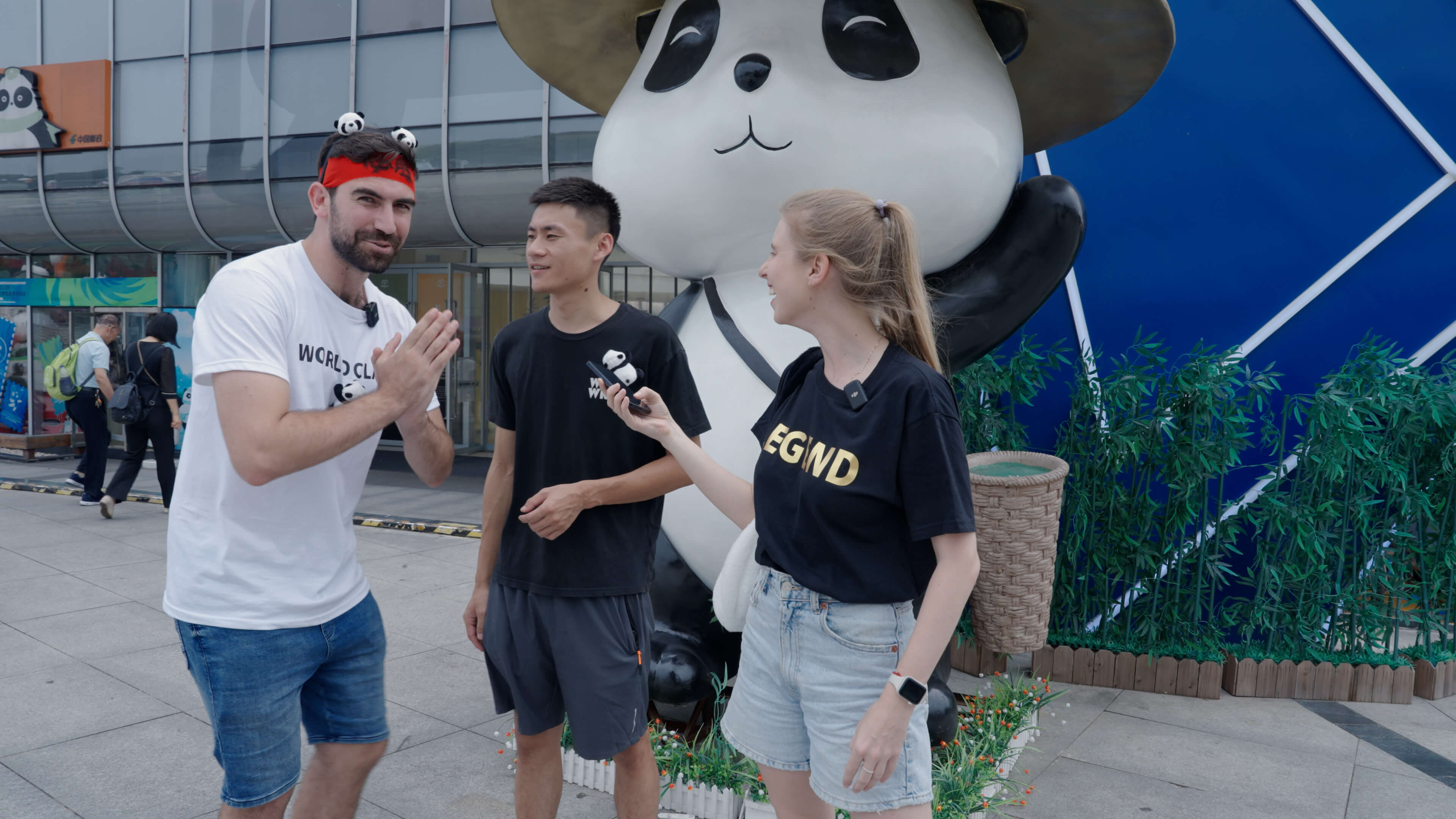 Interacting with Chinese Locals