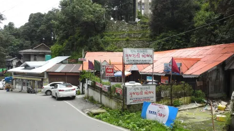 Glory Hotel & Restaurant in 昌巴