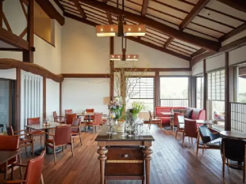 Cafe & Wine Bar Lien