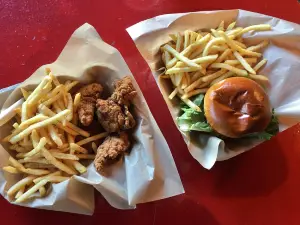 Hoot's Bar And Grill
