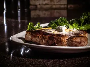 Sahm's Restaurant & Bar