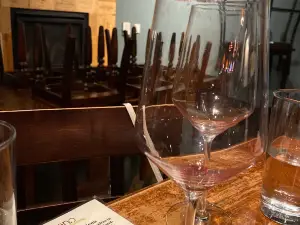 Vino at the Landing