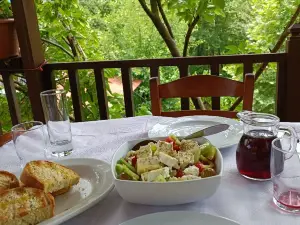 Το Πέταλο - To Petalo