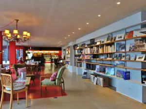 Lesecafé und Kulturbar Bsinti