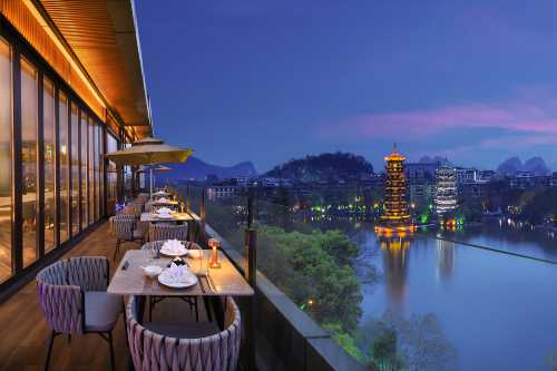 THE ClOUD RESTAURANT