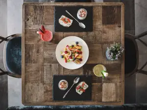 Emmi - Café & Bistro