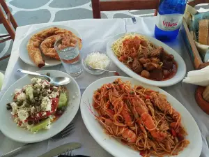Manolis Tavern
