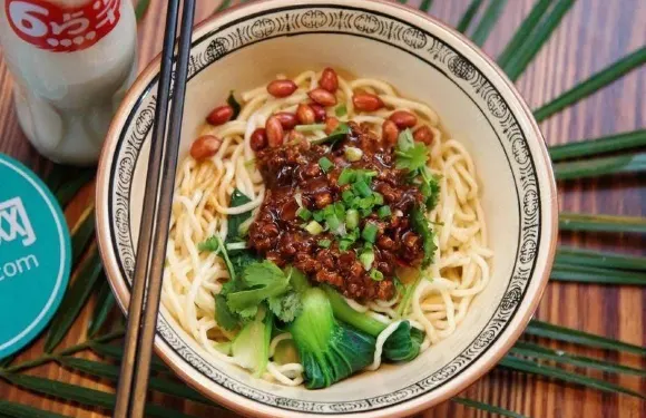 眼鏡米線館