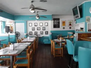 Dee's 50'S Place Diner