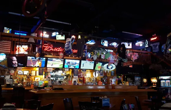 Woody's Sports Tavern and Grill