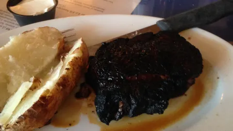 Cliff's Elbow Room in Риверхед