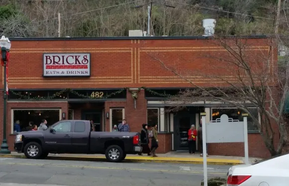 Bricks Eats and Drinks
