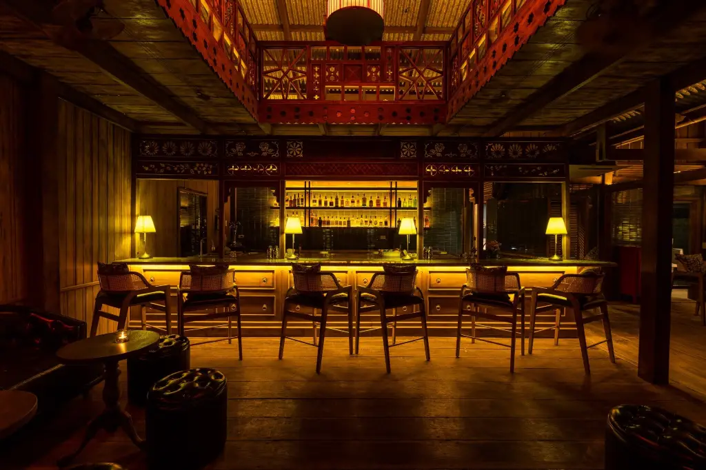 Origin 1982 - Speakeasy bar in The last old house (1982)