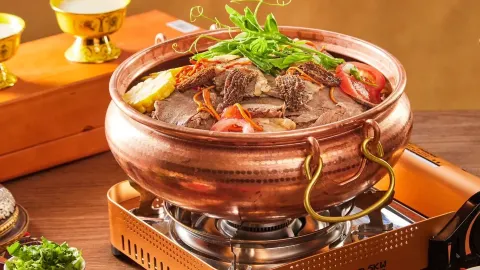 Gesang Flower Copper‑Pot Yak Beef Tibetan Music Restaurant in 주자이거우
