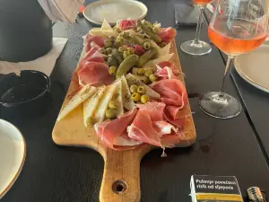 B&T Restaurant