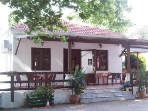 tavern Tzitzikas