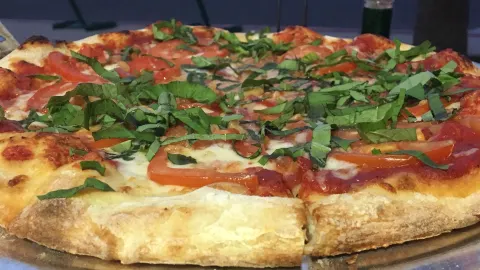 Village Pizzeria in Коронадо